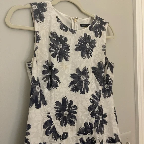 Dress - Picture 4 of 4